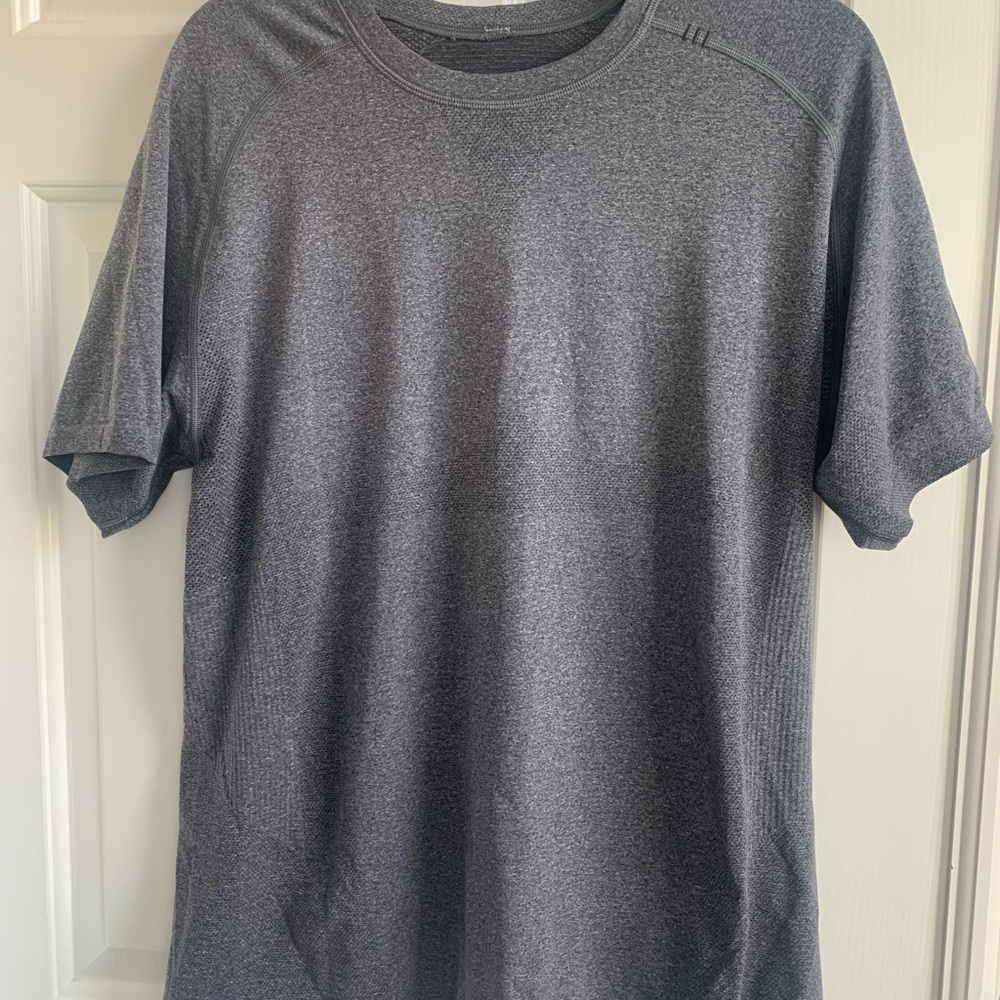 Lululemon men’s tee